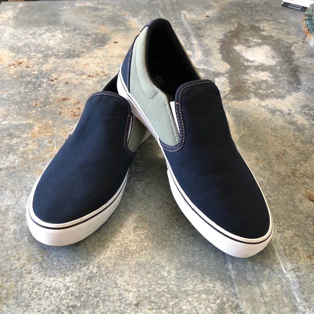 NEW Etnies Marana slip-on Shoes.  Men size 9.
